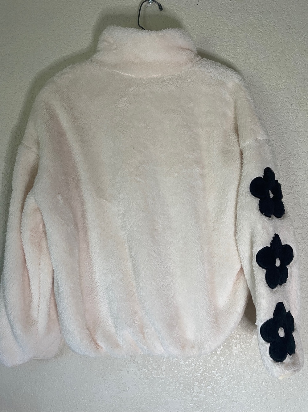 entro Cozy Faux Fur Jacket floral appliqué - Picture 6 of 12